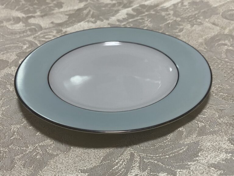 Blue and white Zylstra Serenity dish (Japan): 4,985 ppm Lead on the food surface of the dish (the blue edging.)