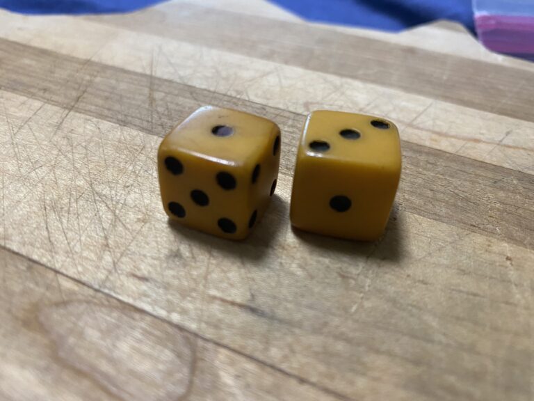 XRF test results for antique bakelite dice