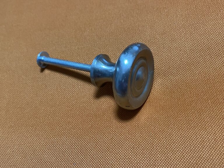 Vintage (1980s?) silver colored cabinet knob (very heavy): 5,399 ppm Lead & 118 ppm Antimony.