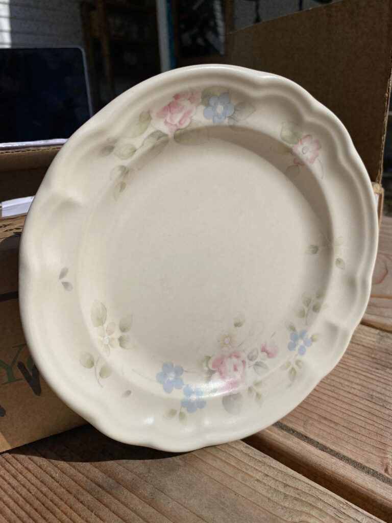 Made in U.S.A. Pfaltzgraff floral print (vintage Tea Rose pattern) creme glazed ceramic dish: as high as 3,711 ppm Lead on the food surface. [90 ppm & up is unsafe for kids.]