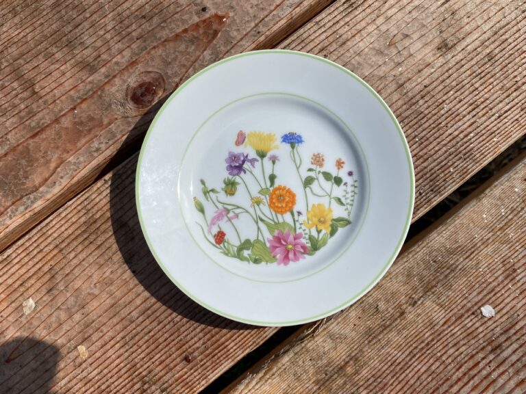 Denby Floral Pattern Fine China Tabletop Designs 1974, Made in Portugal: as high as 24,500 ppm Lead on the food surface